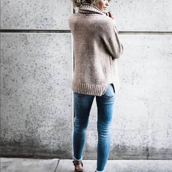 Last 1! Oversized Slouchy Turtleneck Sweater - Picture 4 of 8